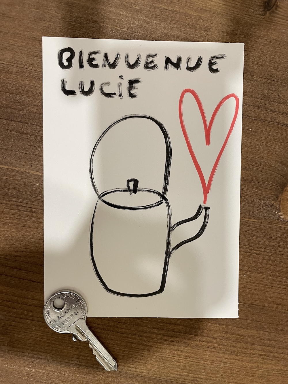 Consultation sommeil bébé Toulouse – accueil chaleureux au Pompon sur la Daronne avec un mot de bienvenue et la clé du bureau